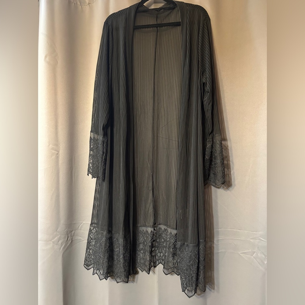Elegant Black Lace Trim Robe